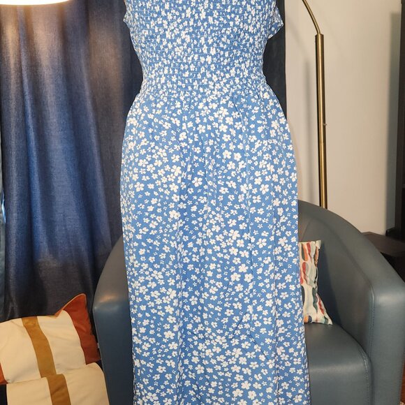 NWT Blue Ditsy Flutter Sleeve Midi Dress Size Large - Picture 10 of 13